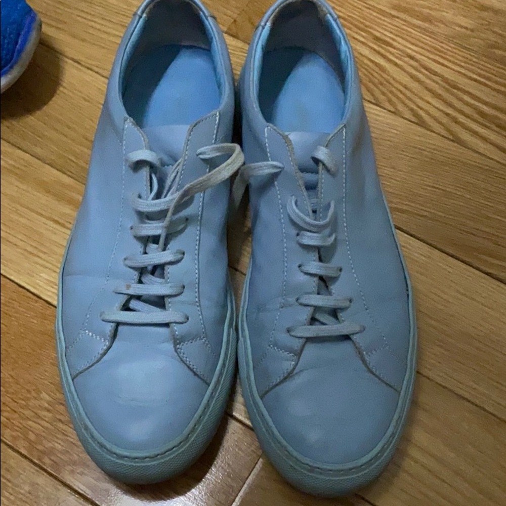 COMMON PROJECTS
Grey Achilles Low Sneakers